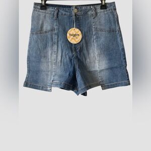 Hayden Los Angeles H6392 Women's Medium Light Wash Step Hem Denim Shorts, Size L